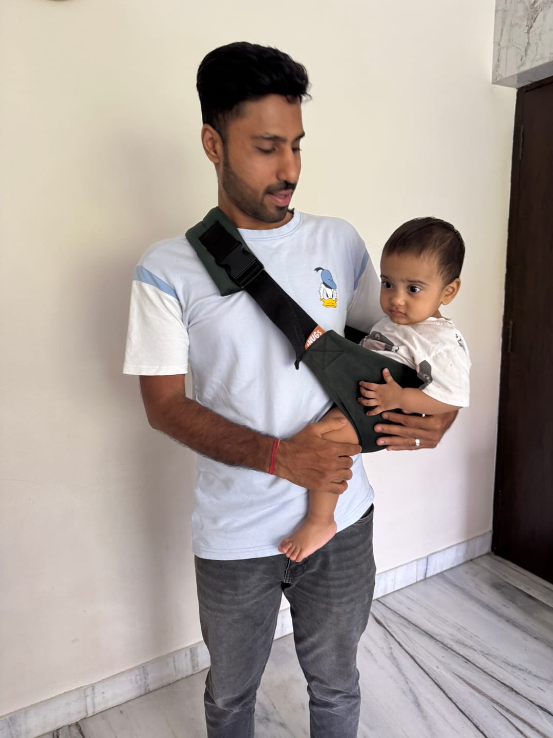 The Science of Bonding: How Baby Carriers Boost Parent-Child Connection