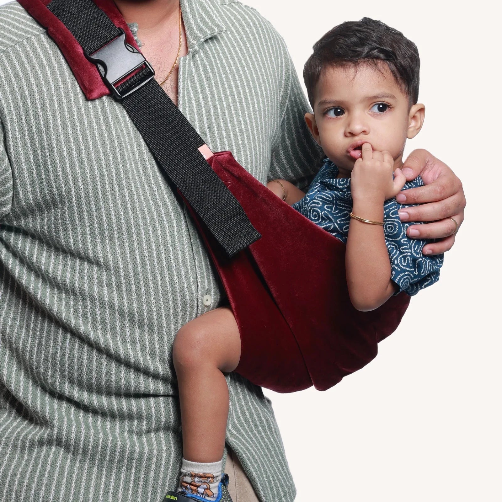Snuggle in Style – Try Our Modern Baby Slings