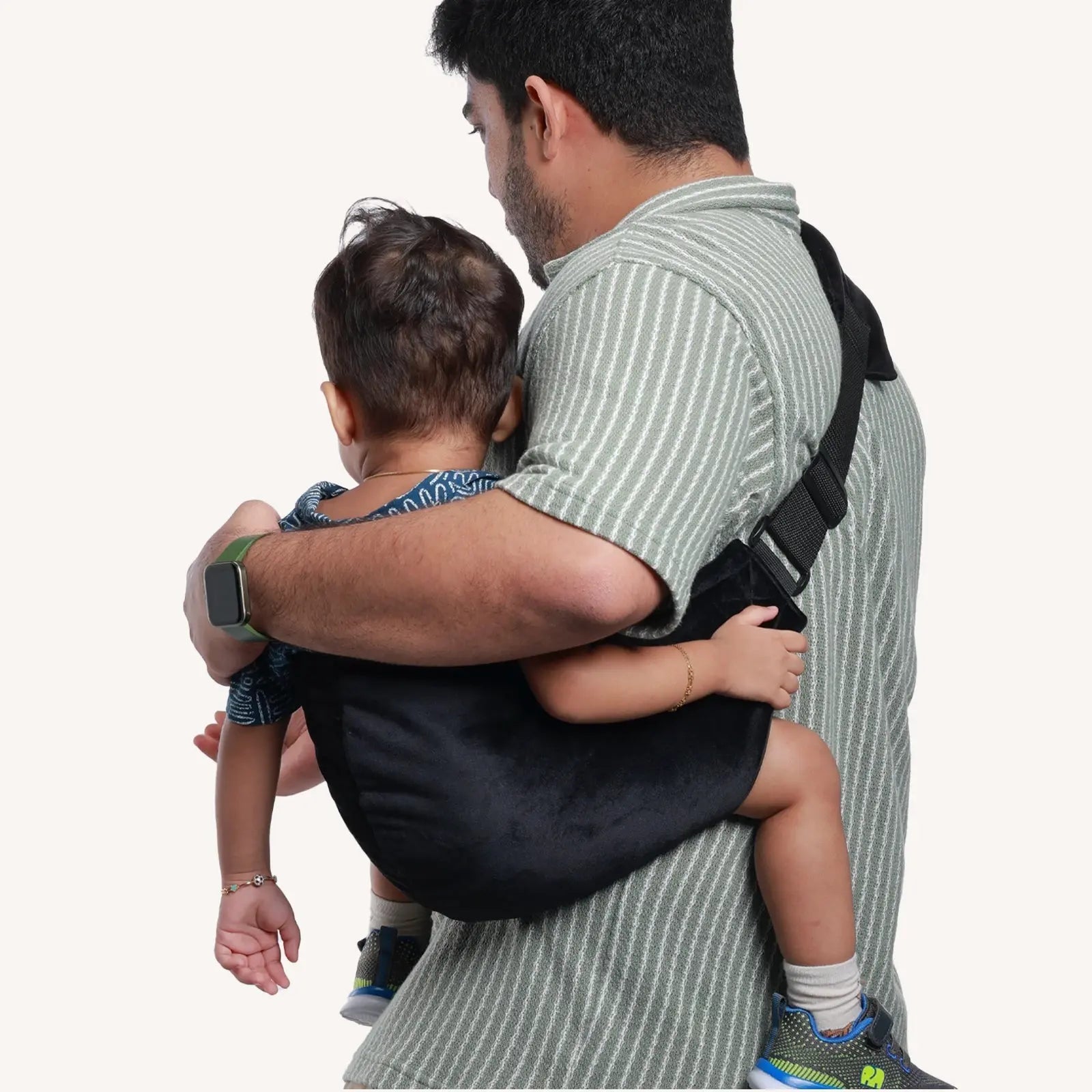 Snugs - Jet Black - Child Carrier