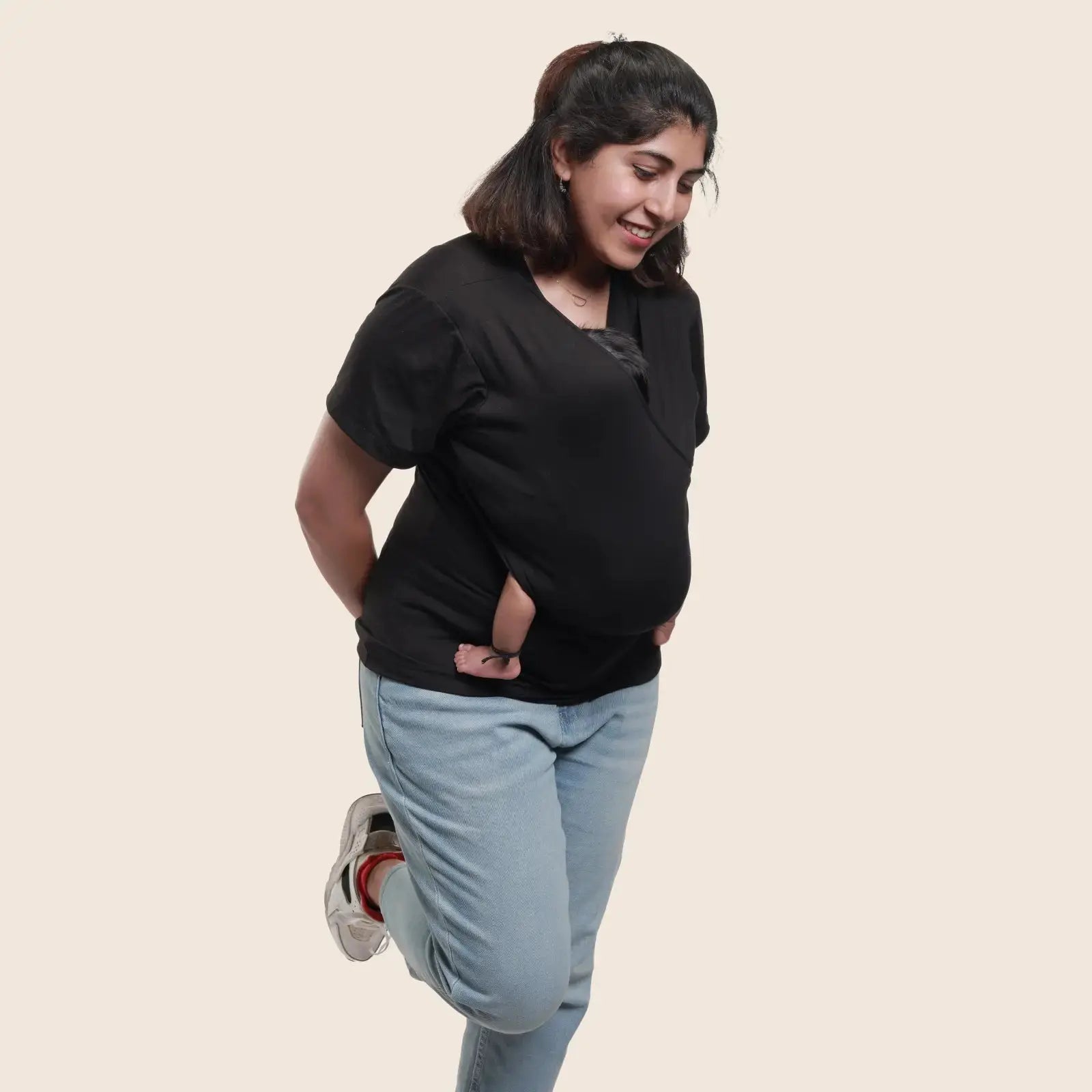 Snugs - Women's Everyday T-Shirt Carrier - Child Carrier